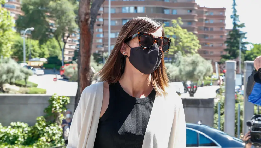 Alba Santana, el día del funeral de su madre, Mila Ximénez