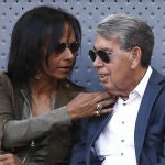 Claudia Rodríguez y Manolo Santana en un evento deportivo