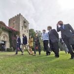 La vicepresidenta primera Carmen Calvo (en el centro), presidió el sábado el acto de apertura institucional de los jardines del Pazo de Meirás