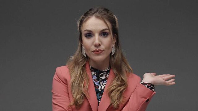 La cómica Inés Hernand presenta el programa de Gen Playz