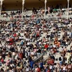 -Vista general de la grada en la corrida extraordinaria con toros de Victorino Martín para los diestros Manuel Escribano, Sergio Serrano y Fortes, esta tarde en la Plaza de Toros de Las Ventas. EFE/J.J. Guillén