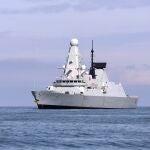El Kremlin aseguró haber hecho disparos de advertencia al destructor británico «HMS Defender» cuando éste se adentró tres kilómetros en aguas de Crimea. AP