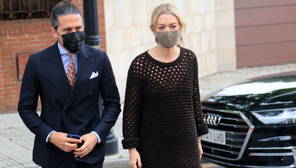 Marta Ortega y Carlos Torretta en la boda de Pedro Bravo y Carlota Pérez Plá