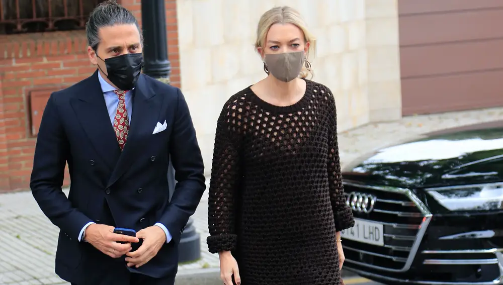 Marta Ortega y Carlos Torretta en la boda de Pedro Bravo y Carlota Pérez Plá