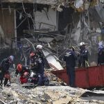 La alcaldesa dijo que el número de desaparecidos disminuyó de 159 a 156 con la nueva víctima mortal y con personas que estaban en la lista y fueron localizadas con vida. AP