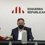 GRAFCAT5492. BARCELONA, 28/06/2021.- El presidente de ERC, Oriol Junqueras, y la expresidenta del Parlament Carme Forcadell (d), junto a la secretaria general de la formación republicana, Marta Vilalta (i), durante su participación este lunes en la primera reunión de la Permanente Nacional del partido que se realiza después de que los presos del procés hayan sido puestos en libertad por un indulto del Gobierno. EFE/Andreu Dalmau.