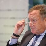 El presidente de la Cámara de Contratistas de Castilla y León, Enrique Pascual Gómez, presenta el balance de la licitación de obra oficial en la Comunidad Autónoma durante 2020 y las previsiones para 2021
