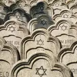 Vista de las lápidas de judíos rumanos que murieron combatiendo por Rumanía en la I Guerra Mundial, en el cementerio judío de Iasi
