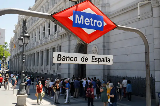 Una deuda pública desbocada amenaza con dar jaque mate a la economía Una deuda pública desbocada amenaza con dar jaque mate a la economía