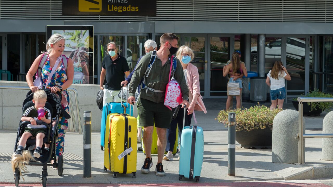Una amenaza de bomba en un avión obliga a paralizar el aeropuerto de Ibiza