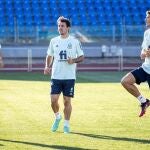 Sergio Busquets, en el entrenamiento de ayer con Oyarzabal y Pau Torres
