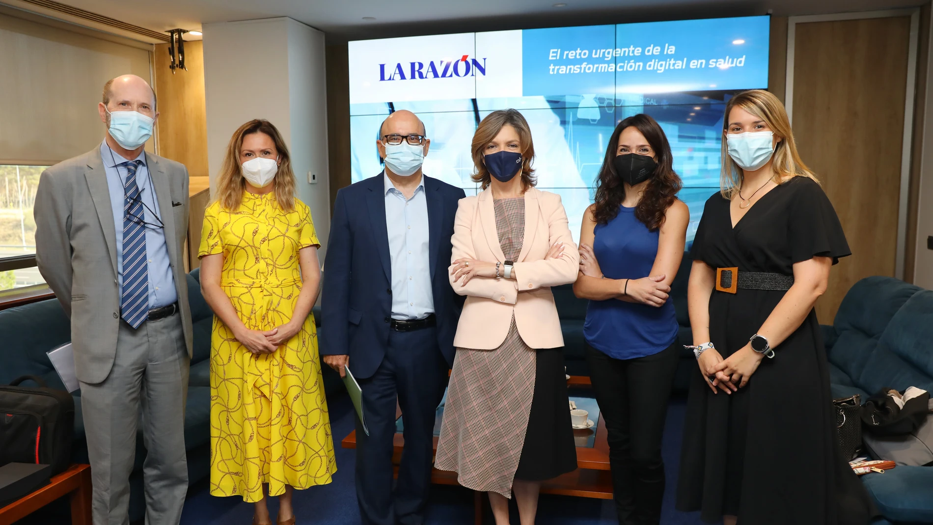 Carlos Sisternas, director Fenin Cataluña, Carina Escobar, presidenta de la Plataforma de Organizaciones de Pacientes, Javier Urzay, subdirector General de Farmaindustria, Marta Villanueva, directora General de la Fundación IDIS, Carolina Pola, esponsable de Estrategia e Innovación de Kaudal y Marisa Serrano, chief research officer en Savana