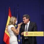 La vicepresidenta tercera del Gobierno y ministra de Trabajo y Economía Social, Yolanda Díaz, y el ministro de Inclusión, Seguridad Social y Migraciones, José Luis Escrivá