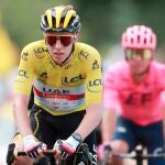 Tadej Pogacar, maillot amarillo, durante la etapa 11ª del Tour