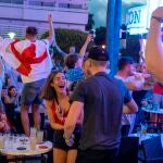 una amiga suya ganó dos entradas y la invitó a Farooqi, pero ella tenía guardia en su trabajo, y no duda en decir que estaba enferma para "quedarse en casa". EFE