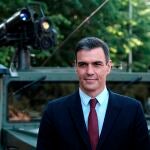 Pedro Sánchez, durante su visita a las tropas españolas desplegadas en Letonia
