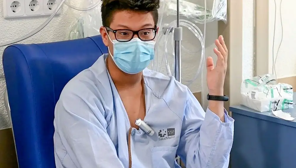 Javier, de 17 años, ingresado en la UVI del Hospital Gregorio Marañón