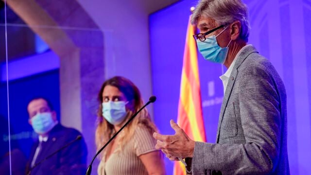 El conseller de Sanidad de la Generalitat de Cataluña, Josep Maria Argimón, junto al del Interior, Joan Ignasi Elena, y la portavoz del Govern, Patrícia Plaja.
