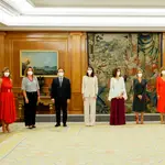 Los nuevos miembros del equipo de Gobierno En la imagen (de izda. a dcha.) Nadia Calviño, nueva vicepresidenta primera la ministra de Asuntos Económicos y Transformación Digital; Yolanda Díaz, nueva vicepresidenta segunda y ministra de Trabajo; Teresa Ribera, nueva vicepresidenta tercera y ministra de Transición Ecológica y el Reto Demográfico; José Manuel Albares, ministro de Asuntos Exteriores, Unión Europea y Cooperación; Pilar Llop, nueva ministra de Justicia y Notaria Mayor del Reino; María Jesús Montero, ministra de Hacienda, que asume también la Función Pública; Raquel Sánchez, nueva ministra de Transportes, Movilidad y Agenda Urbana; Pilar Alegría, nueva ministra de Educación y Formación Profesional; Félix Bolaños, nuevo ministro de la Presidencia, Relaciones con las Cortes y Memoria Democrática; Isabel Rodríguez, nueva ministra de Política Territorial, y Diana Morant, nueva ministra de Ciencia e Innovación. EFE/Ballesteros POOL
