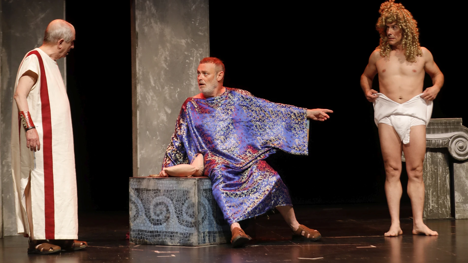 De izda. a dcha., Francisco Vidal, Pablo Carbonell y Víctor Ullate Roche durante un ensayo de la obra