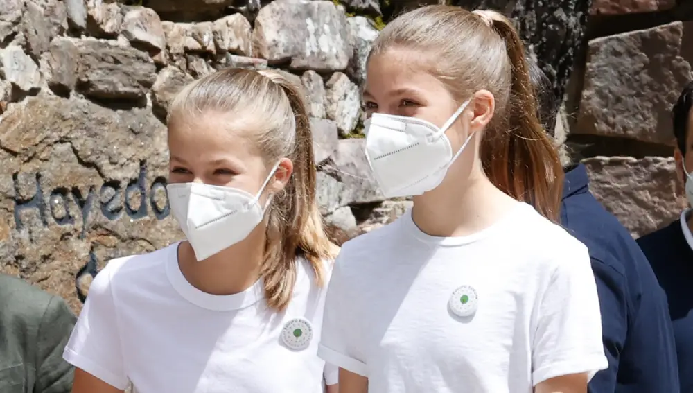 Leonor y Sofía en un acto en solitario.