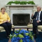 En este tiempo, la canciller ha coincidido con cuatro presidentes, Bush, Obama, Trump y Biden. Sólo con el tercero hubo tantas diferencias que se pusieron en peligro las relaciones trasatlánticas. AP