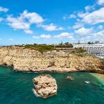 Panorámica de las vistas inolvidables del Tivoli Carvoeiro y los acantilados