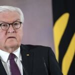 Frank-Walter Steinmeier, el presidente federal alemán, lee una declaración sobre las trágicas lluvias torrenciales que azotan el oeste del país