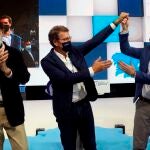 Alberto Núñez Feijóo ha vuelto a ser proclamado como líder del PP gallego, en un congreso que ha servido para mostrar su poder en el partido, arropado por la dirección, encabezada por su líder, Pablo Casado, su antecesor, Mariano Rajoy y hasta once barones autonómicos, y que es un líder sin sombra, ni sucesor. EFE/ Xoán Rey