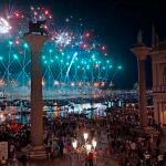 Vista de la Plaza de San Marcos, con fuegos articifiales de fondo, celebrando la conmemoración del fin de las plagas del siglo XVI el pasado 18 de julio