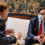 El president de la Generalitat, Ximo Puig (i), recibe en audiencia al secretario de organización del PSC y presidente del grupo parlamentario socialista en el Parlament de Catalunya, Salvador Illa (d), a 19 de julio de 2021, en Valencia, Comunidad Valenciana (España).19 JULIO 2021;XIMO PUIG;SALVADOR ILLARober Solsona / Europa Press19/07/2021