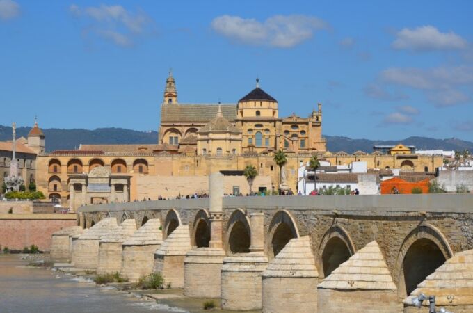 Vistas de la Mezquita de Córdoba y el río Guadalquivir