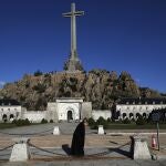 Un religioso de la orden benedictina, en el complejo detrás de la Basílica, donde se encuentran la Hospedería y la Abadía del Valle de los Caídos