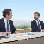 El presidente del PP, Pablo Casado junto al hasta ayer secretario general del partido, Teodoro García Egea.