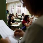 Varios profesores momentos antes de examinarse de unas oposiciones