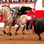 El rejoneador portugués Diego Ventura durante una corrida de rejones