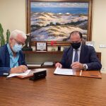 Ricardo Serra Arias y José Luis García-Palacios Álvarez durante la firma del convenio