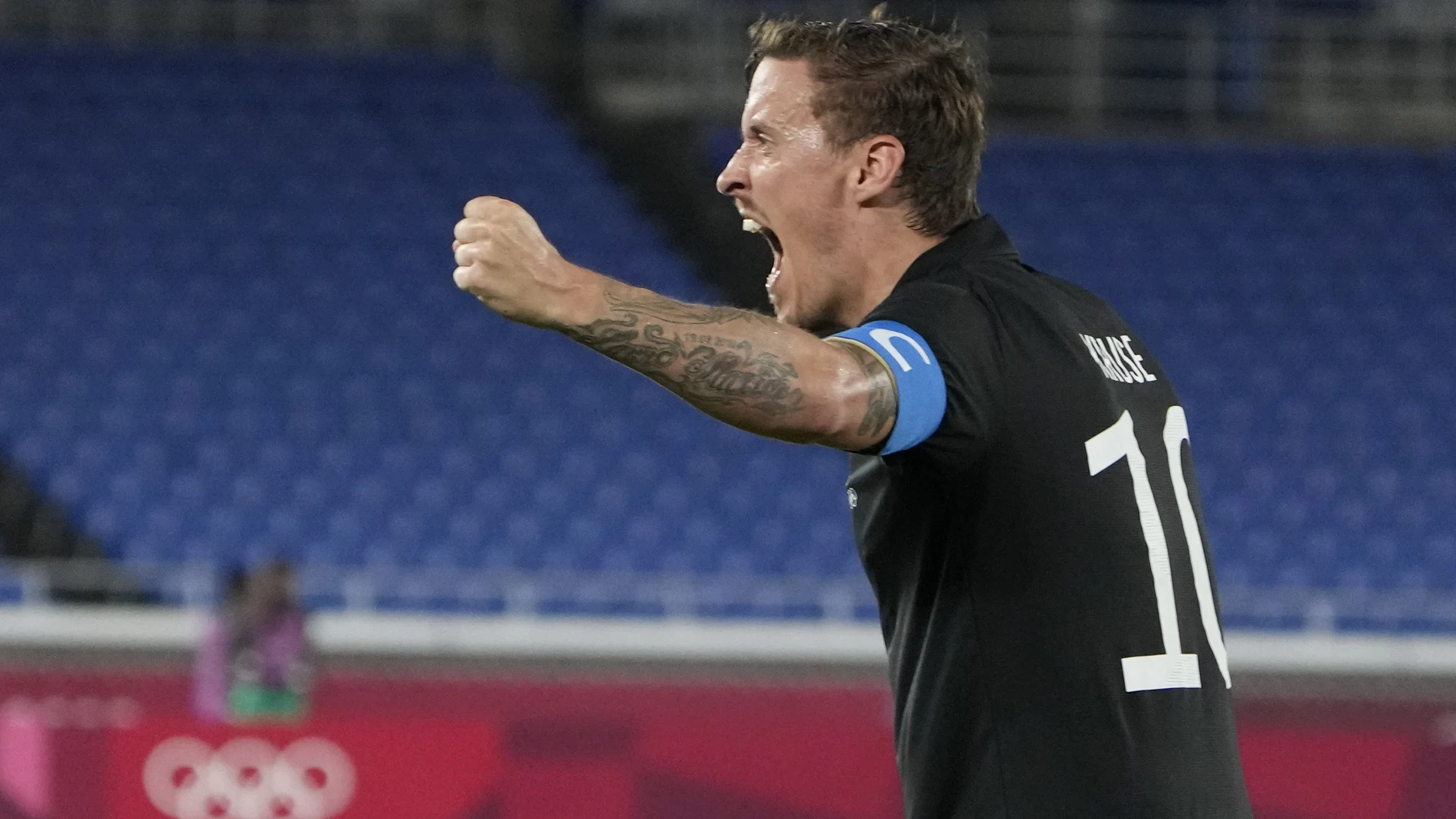 Max Kruse celebra uno de los goles de Alemania a Arabia Saudí