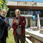 Antonio Resines y Miguel Rellán en el rodaje de «Sentimos las molestias»