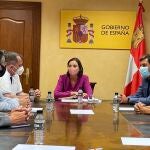 La ministra Reyes Maroto y los consejeros Fernández Carriedo y Ana Carlota Amigo durante la reunión con los sindicatos para abordar la crisis de LM Wind Power
