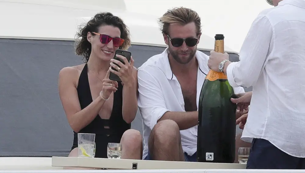Eugenia Osborne y Juan Melgarejo durante unas vacaciones en en Ibiza.