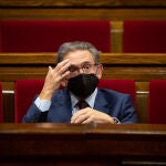 El conseller de Economía y Hacienda de la Generalitat, Jaume Giró, durante una sesión plenaria en el Parlament de Cataluña