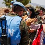 La ministra de Defensa, Margarita Robles, durante su visita a uno de los puestos de vigilancia en Líbano