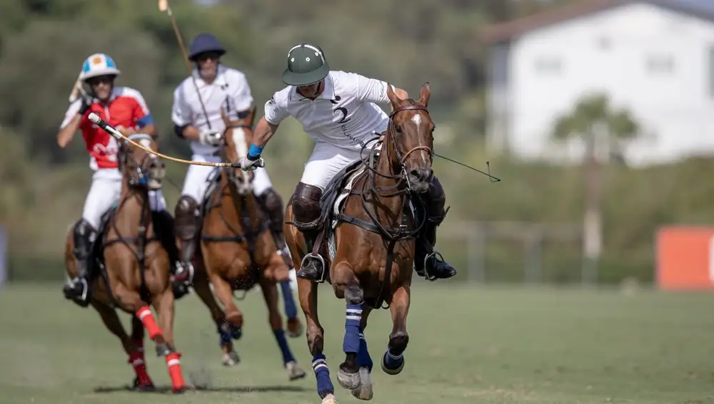 Polistas durante el torneo de Sotogrande