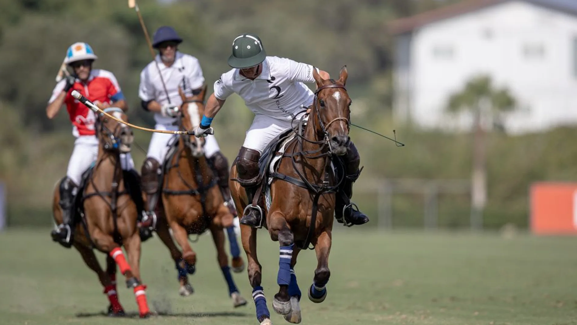 Polistas durante el torneo de Sotogrande