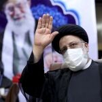 Ebrahim Raisi asume un país sumido en profundas dificultades económicas