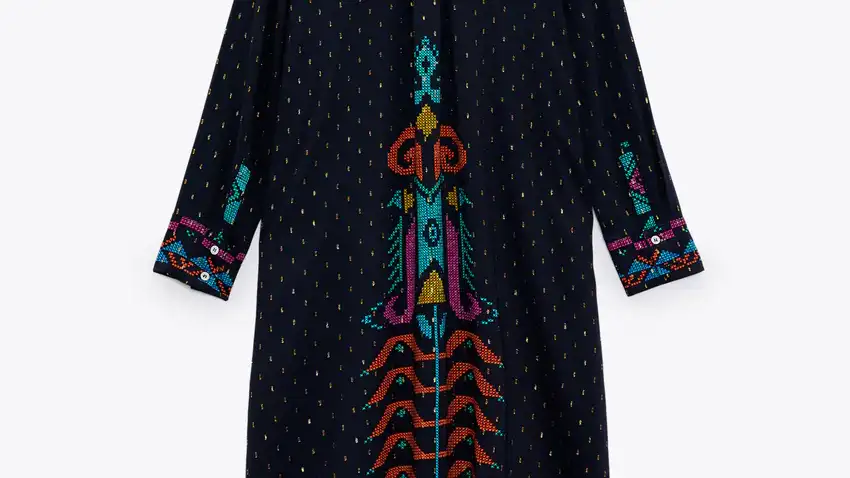 Camisa larga estampada.