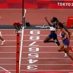 Elaine Thompson, después del oro en los 100, también se impuso en el 200