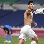 Marco Asensio celebra el gol que marcó a Japón en la semifinal