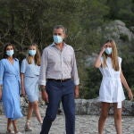 Sus Majestades los Reyes, la Princesa Leonor y la Infanta Sofía visitan el Centro de Interpretación del Paraje Natural de la Sierra de Tramontana y el Santuario de Lluc, a 4 de agosto de 2021, en Mallorca, Baleares, España.
